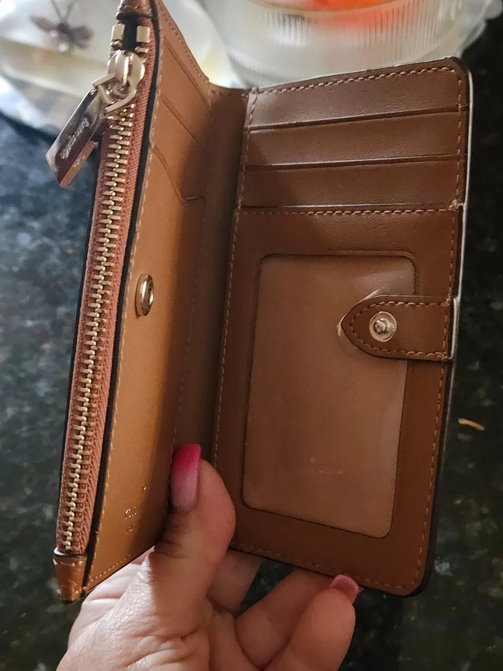✨️♠️Kate Spade New York Slim Wallet + AMINNAH Macaron Body Cleanser.🧼